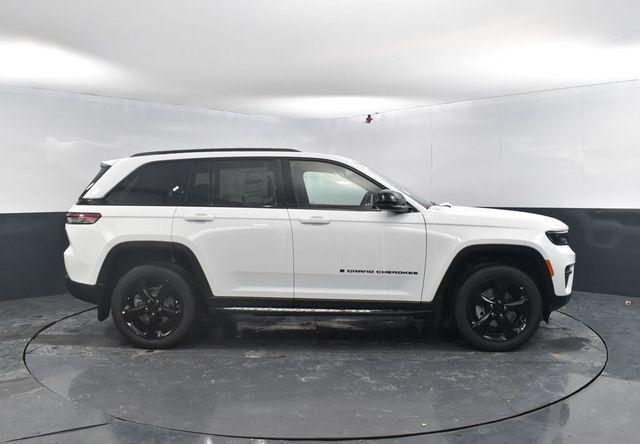 new 2025 Jeep Grand Cherokee car, priced at $44,341