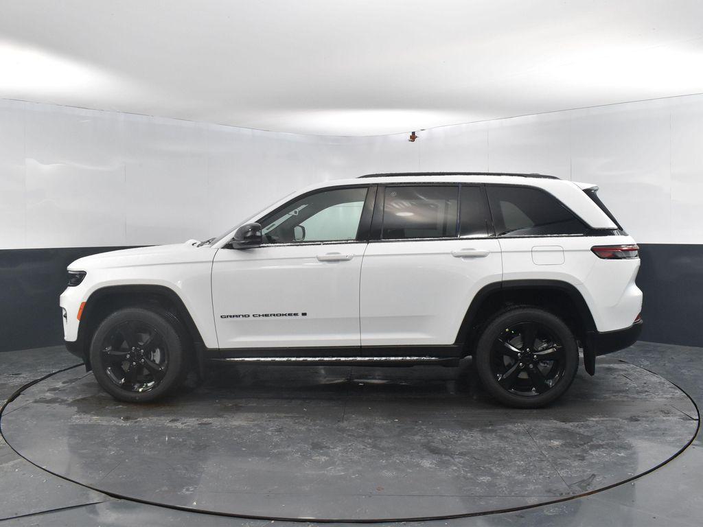 new 2025 Jeep Grand Cherokee car, priced at $44,928