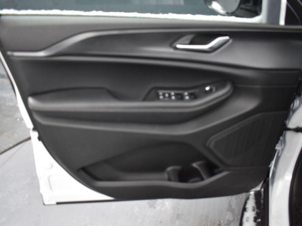 new 2025 Jeep Grand Cherokee car, priced at $44,928