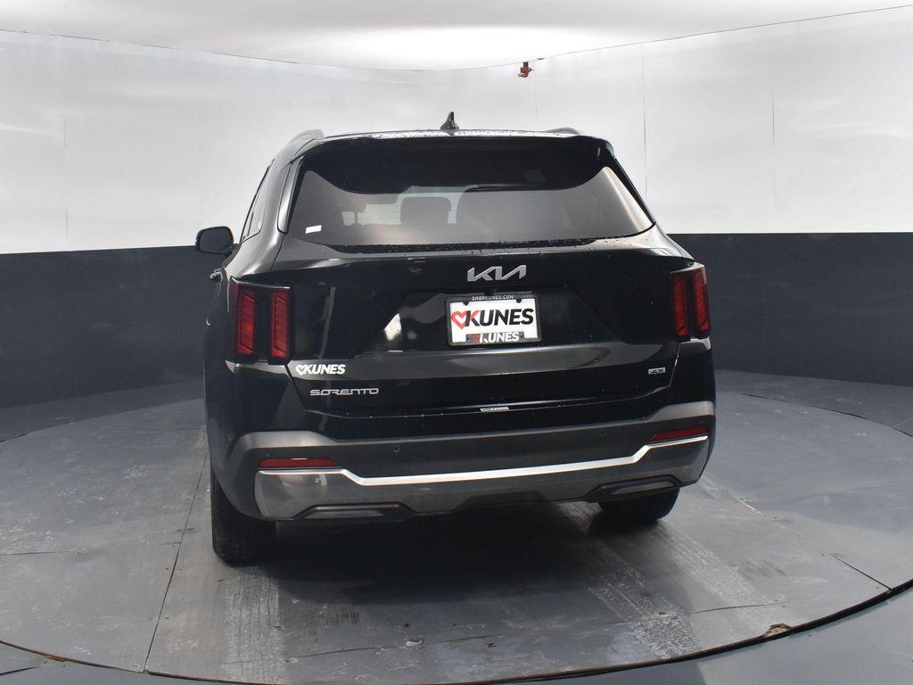 used 2024 Kia Sorento car, priced at $25,677