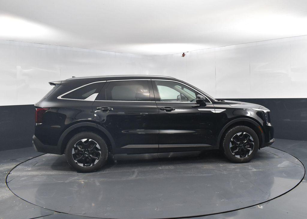 used 2024 Kia Sorento car, priced at $25,677