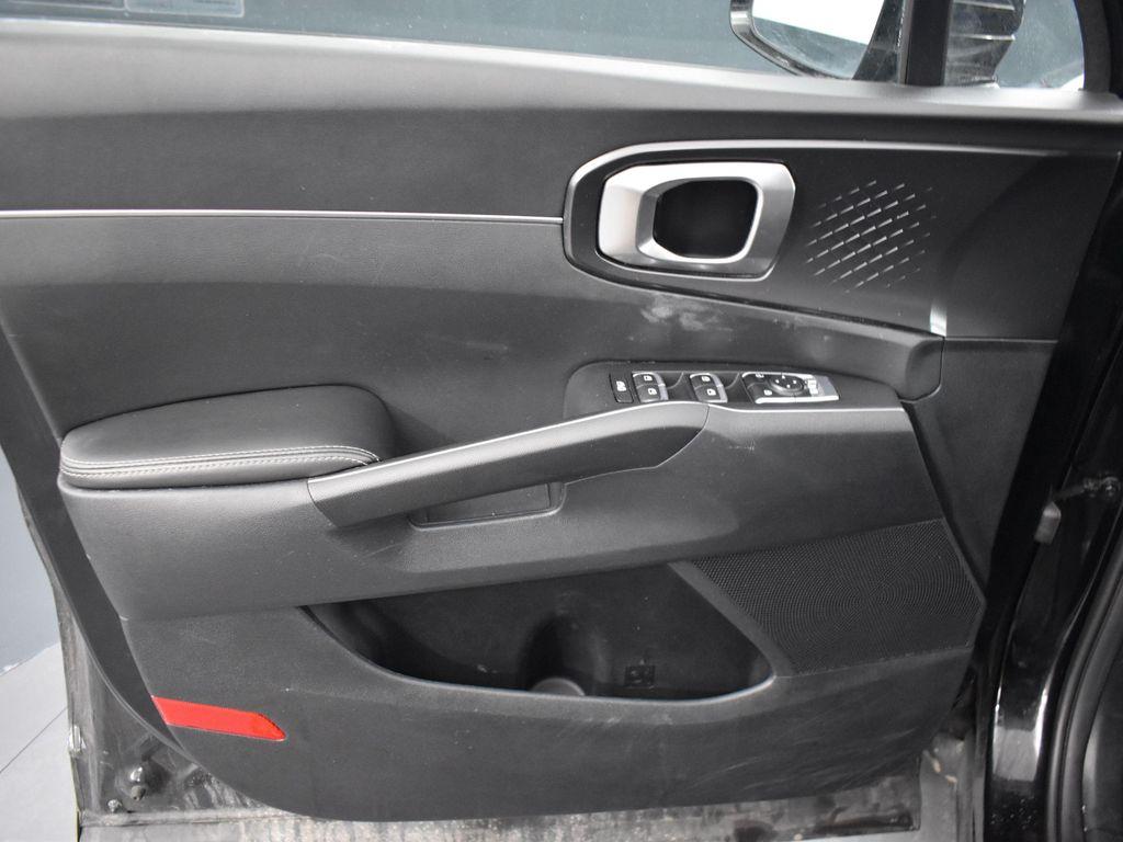 used 2024 Kia Sorento car, priced at $25,677