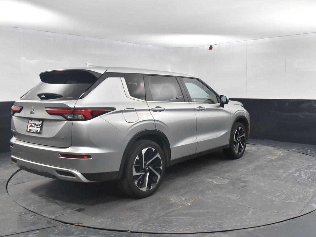 used 2024 Mitsubishi Outlander car, priced at $23,032