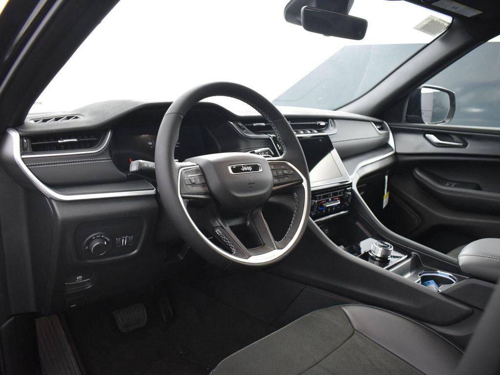 new 2025 Jeep Grand Cherokee L car, priced at $45,096