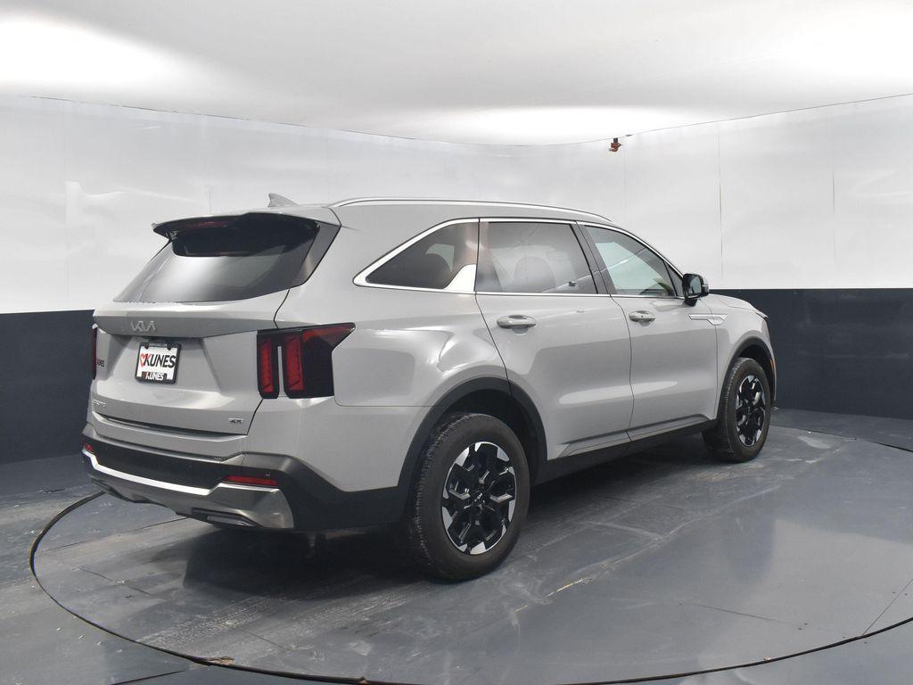 used 2025 Kia Sorento car, priced at $32,726