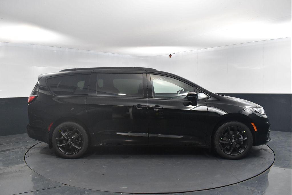 new 2026 Chrysler Pacifica car, priced at $54,468