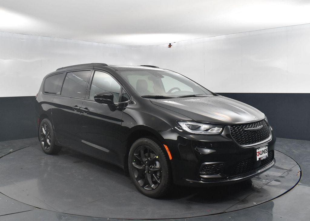 new 2026 Chrysler Pacifica car, priced at $54,468