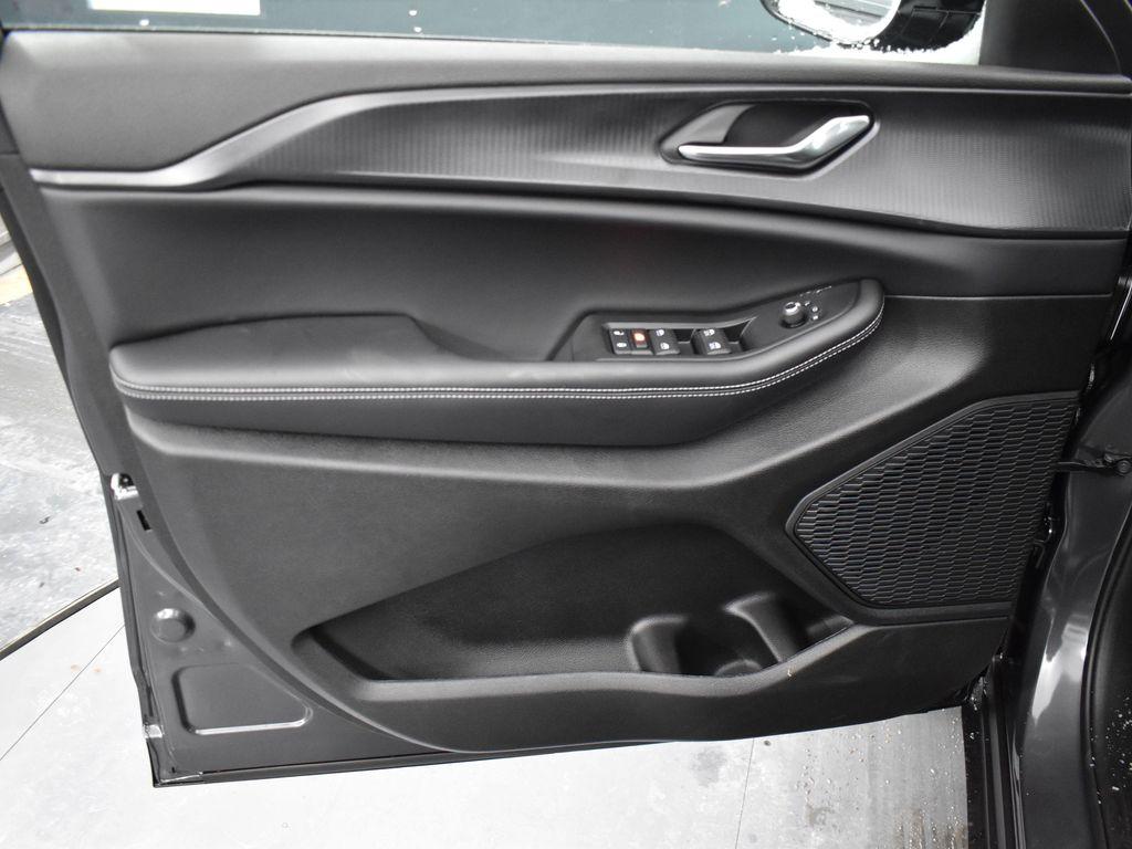 new 2025 Jeep Grand Cherokee car, priced at $43,934