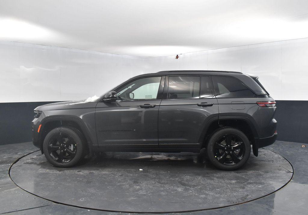 new 2025 Jeep Grand Cherokee car, priced at $43,934