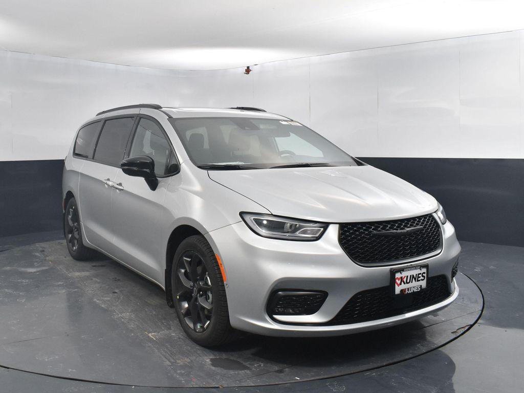 new 2026 Chrysler Pacifica car, priced at $47,542