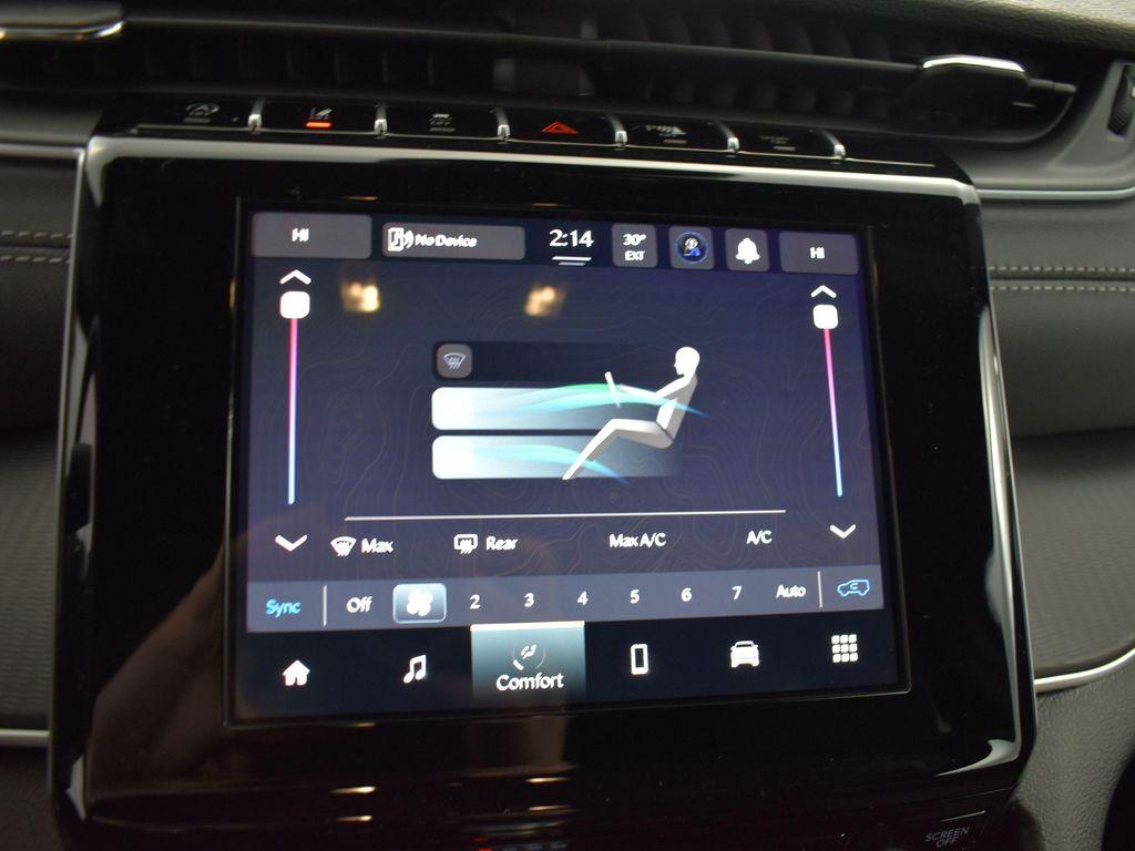 new 2025 Jeep Grand Cherokee car, priced at $37,946