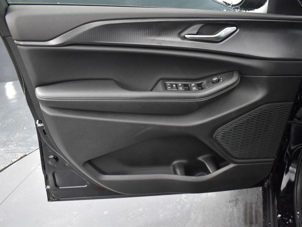 new 2025 Jeep Grand Cherokee car, priced at $37,946