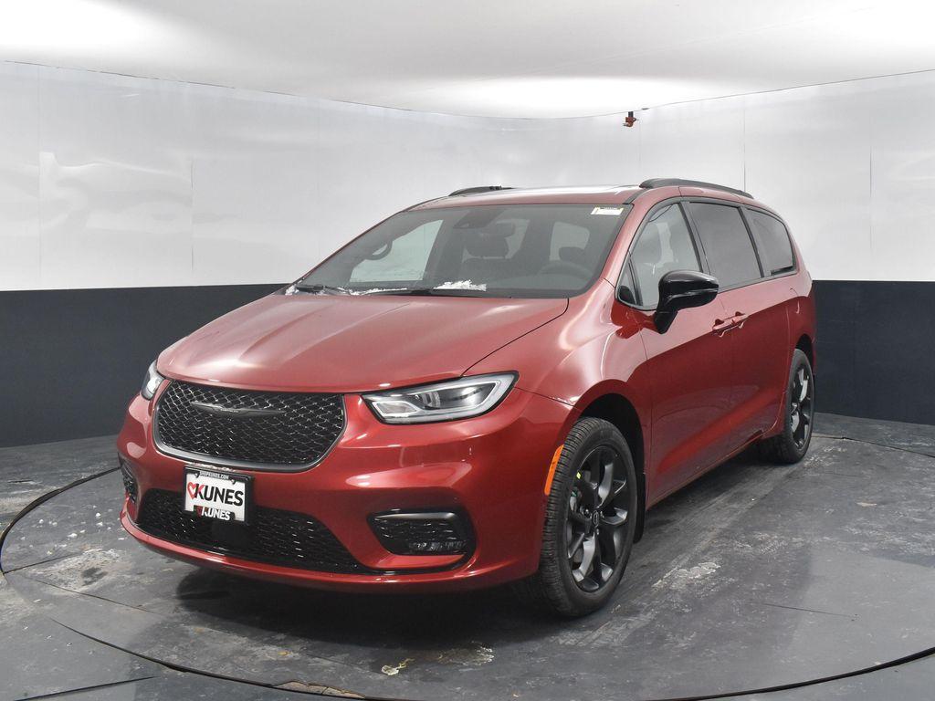 new 2026 Chrysler Pacifica car, priced at $52,731