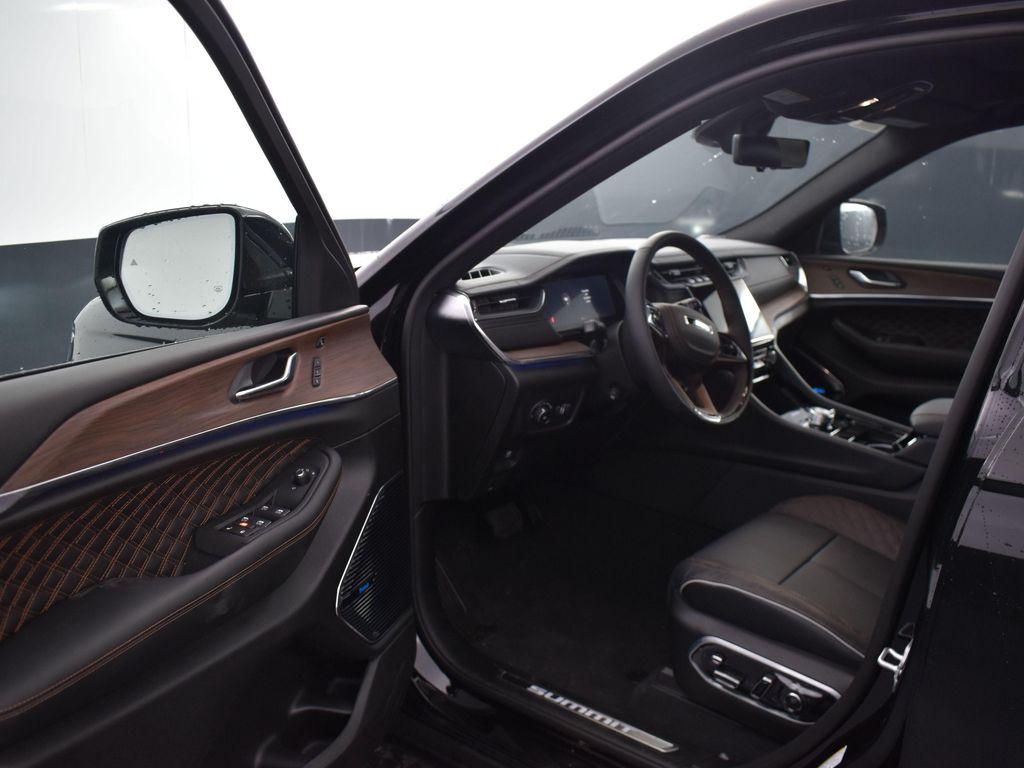 new 2025 Jeep Grand Cherokee car, priced at $64,914