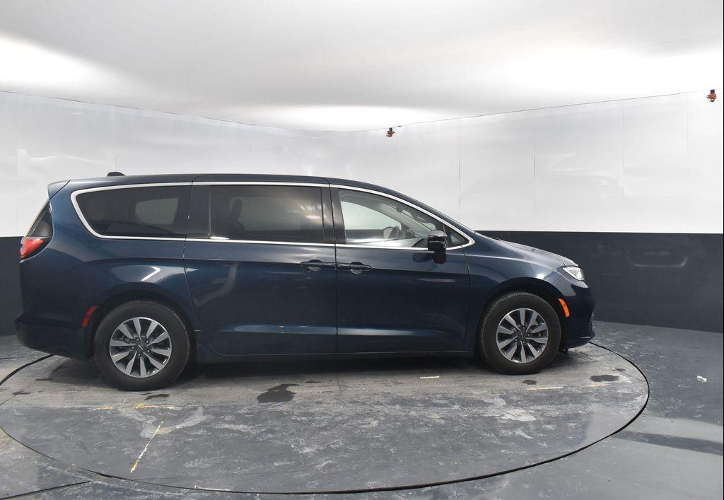 used 2024 Chrysler Pacifica Hybrid car, priced at $26,974