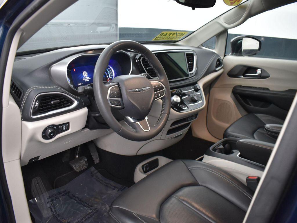 used 2024 Chrysler Pacifica Hybrid car, priced at $26,974