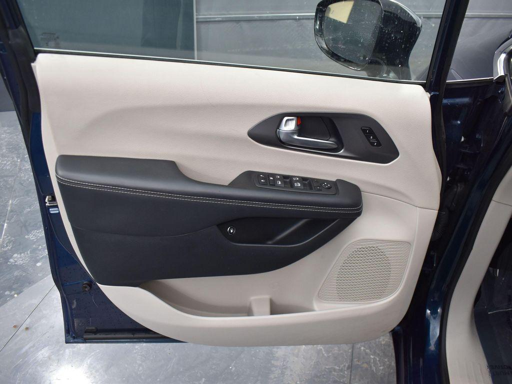 used 2024 Chrysler Pacifica Hybrid car, priced at $26,974