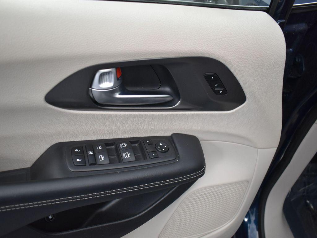 used 2024 Chrysler Pacifica Hybrid car, priced at $26,974