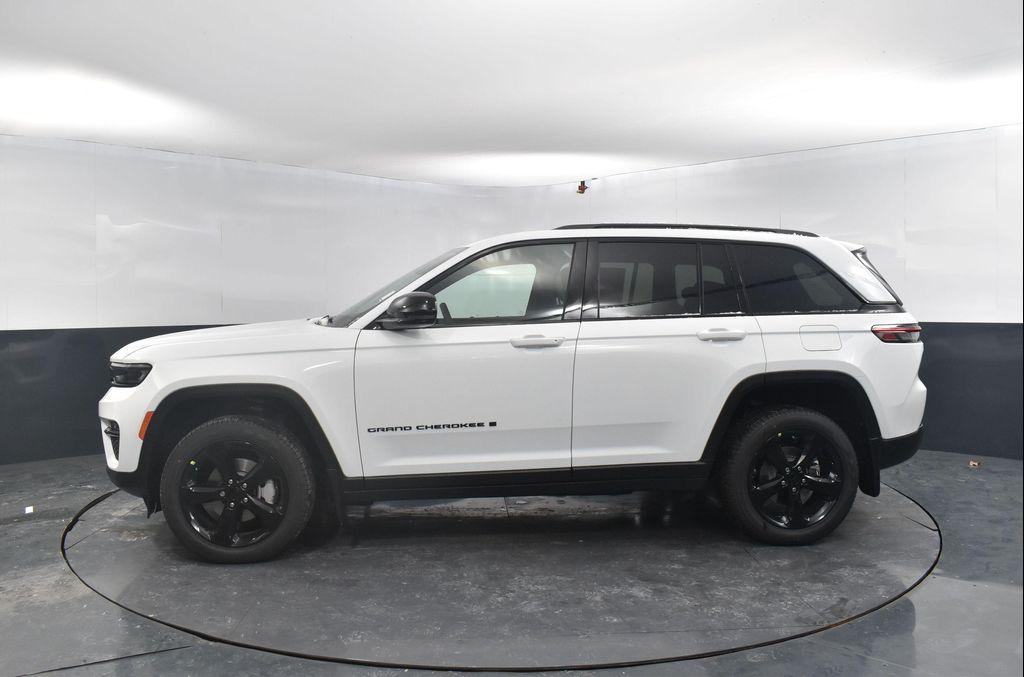 new 2025 Jeep Grand Cherokee car, priced at $44,797