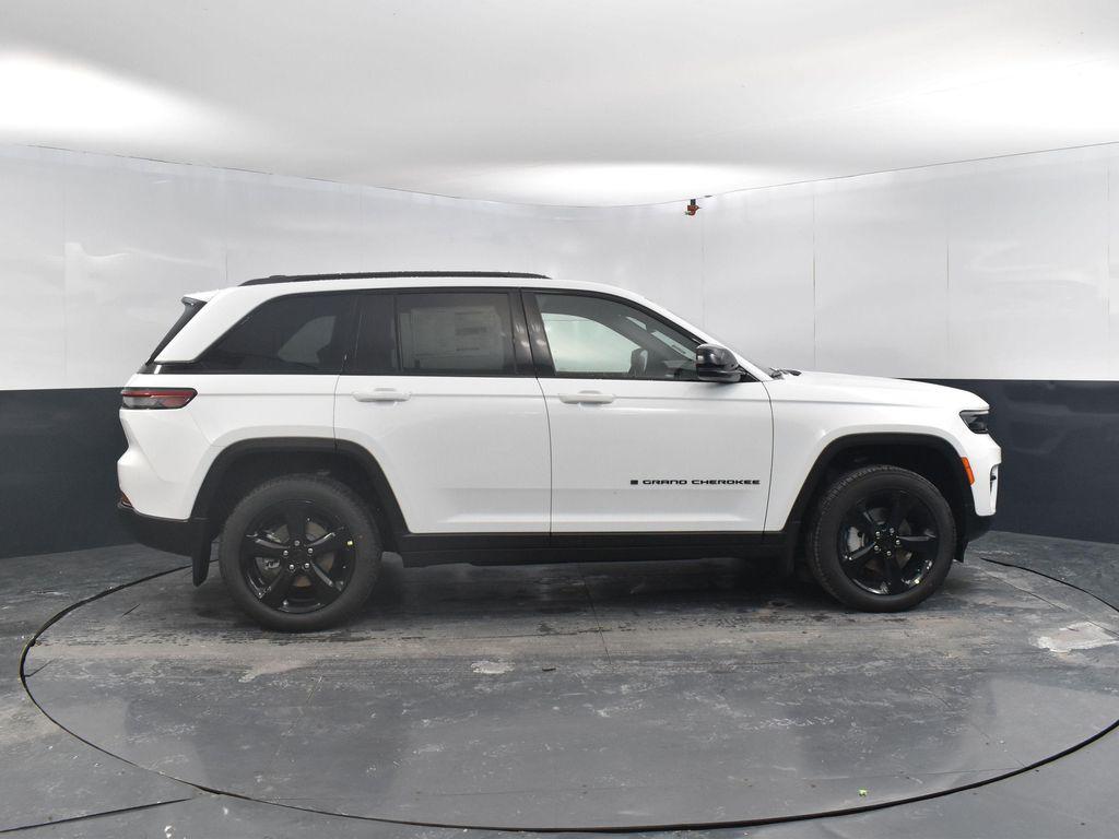 new 2025 Jeep Grand Cherokee car, priced at $44,797