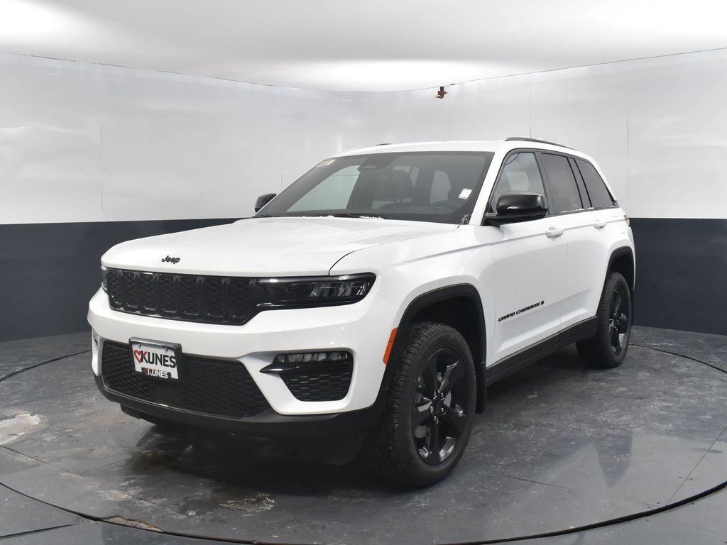 new 2025 Jeep Grand Cherokee car, priced at $44,797