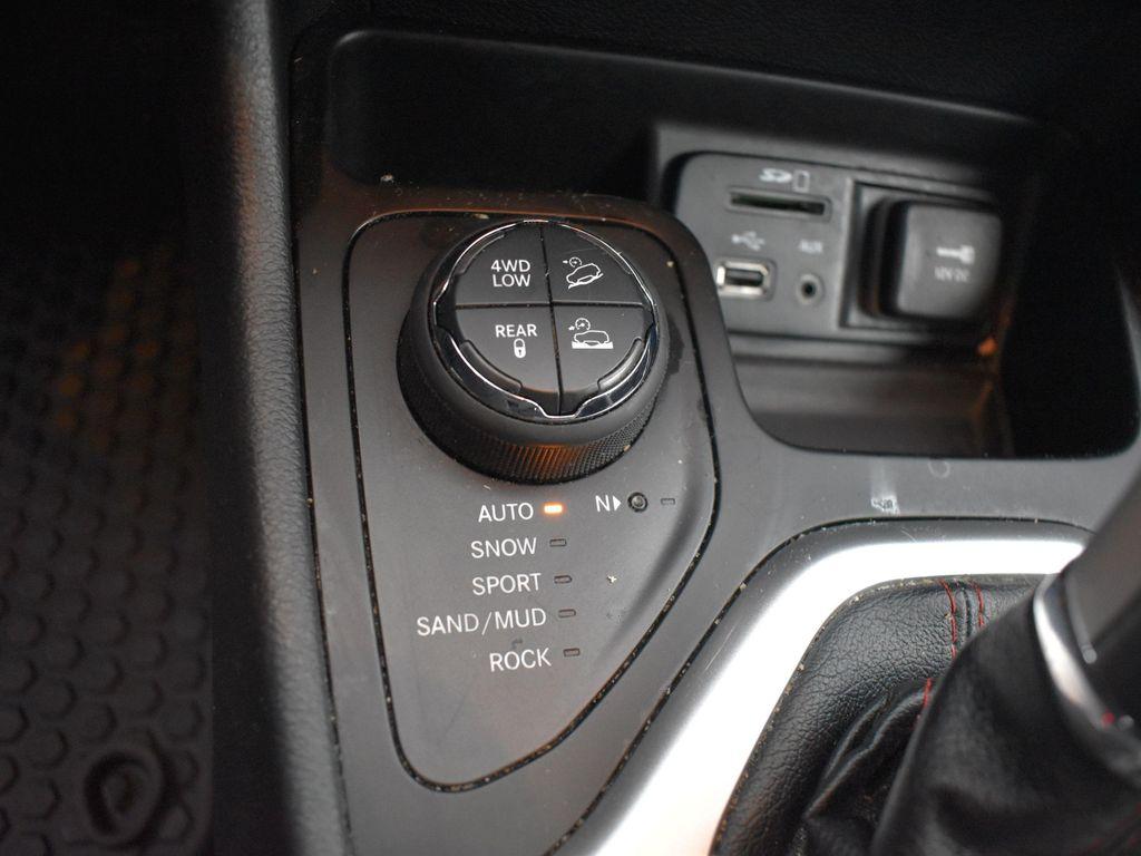 used 2014 Jeep Cherokee car, priced at $5,900