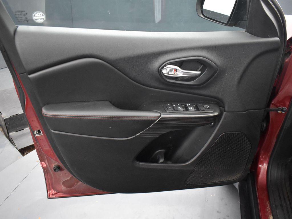 used 2014 Jeep Cherokee car, priced at $5,900