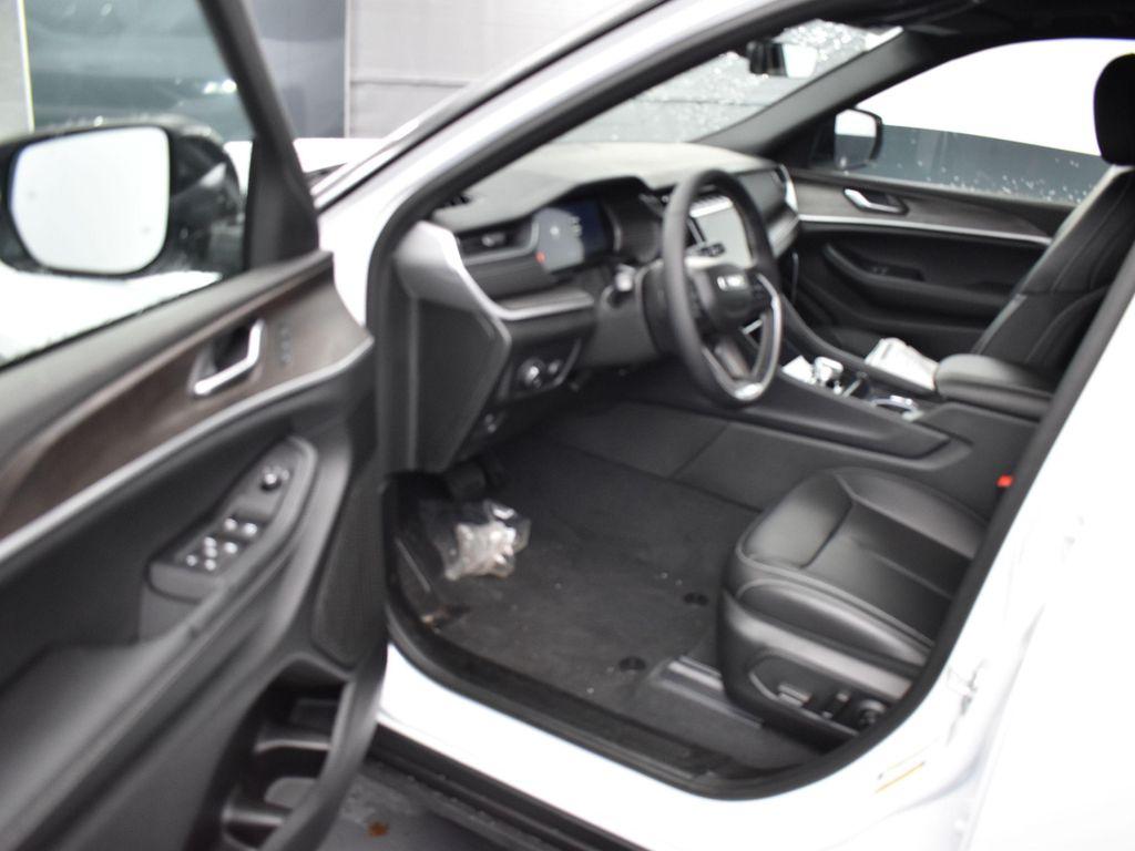 new 2025 Jeep Grand Cherokee L car, priced at $51,511