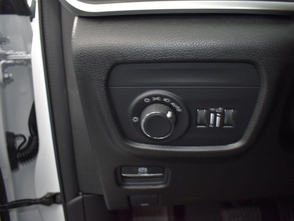 new 2025 Jeep Grand Cherokee car, priced at $37,483