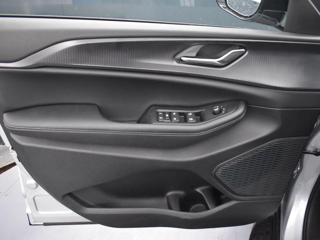 new 2025 Jeep Grand Cherokee L car, priced at $46,230