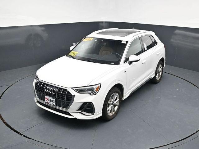 Audi Q3 view 41
