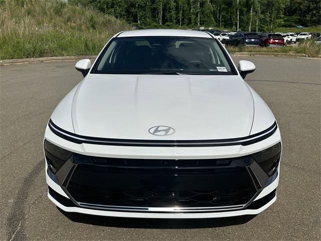 new 2025 Hyundai Sonata Hybrid car, priced at $29,377