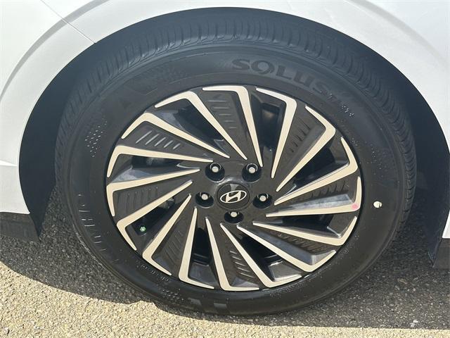new 2025 Hyundai Sonata Hybrid car, priced at $29,377