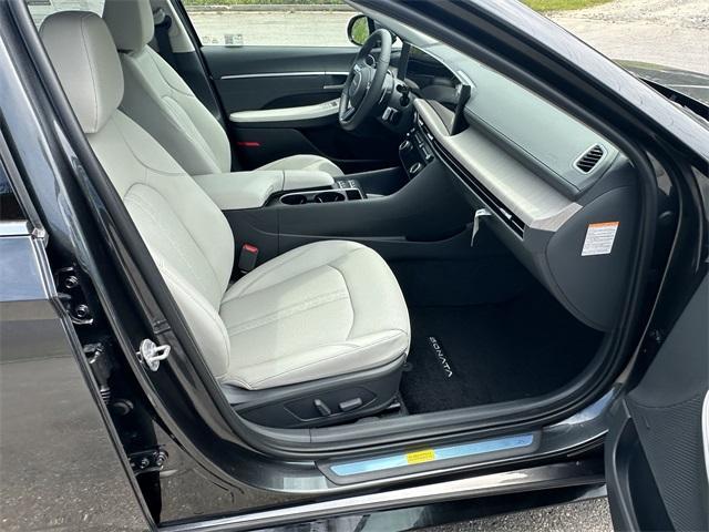 new 2025 Hyundai Sonata Hybrid car, priced at $35,256