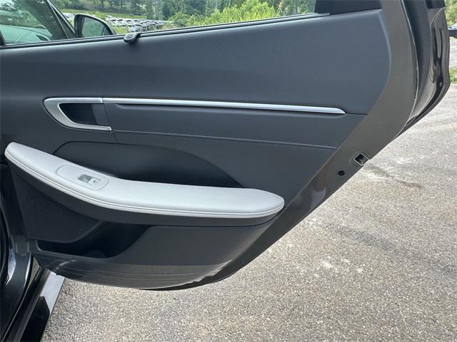 new 2025 Hyundai Sonata Hybrid car, priced at $35,256