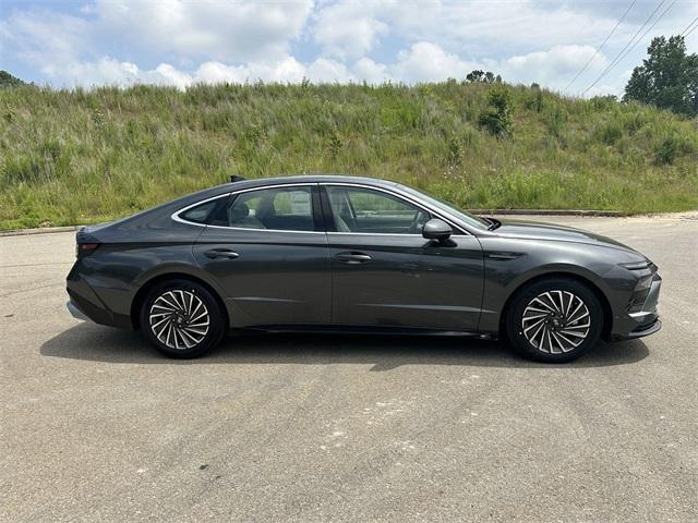 new 2025 Hyundai Sonata Hybrid car, priced at $35,256