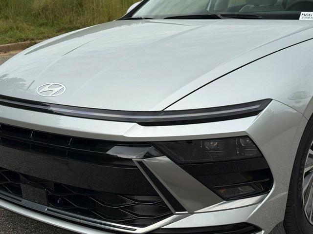 new 2025 Hyundai Sonata Hybrid car, priced at $28,922