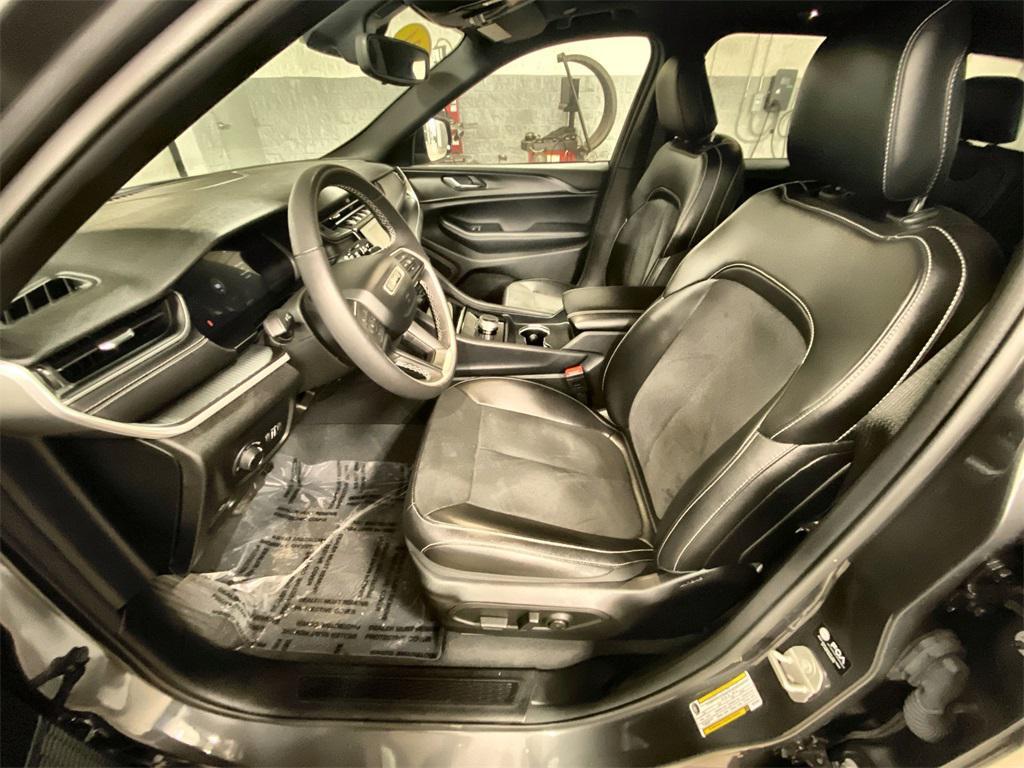 used 2024 Jeep Grand Cherokee car, priced at $32,524