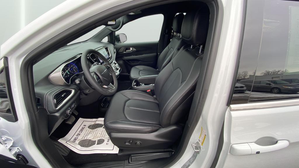 used 2026 Chrysler Pacifica car, priced at $38,719