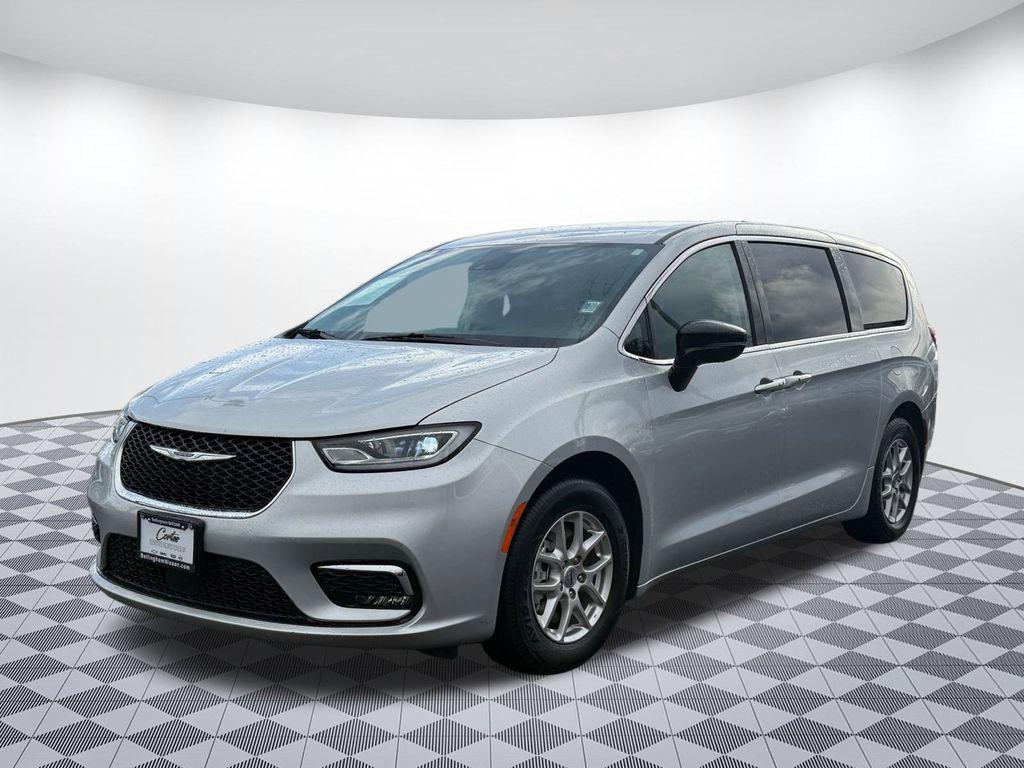 used 2024 Chrysler Pacifica car, priced at $23,749