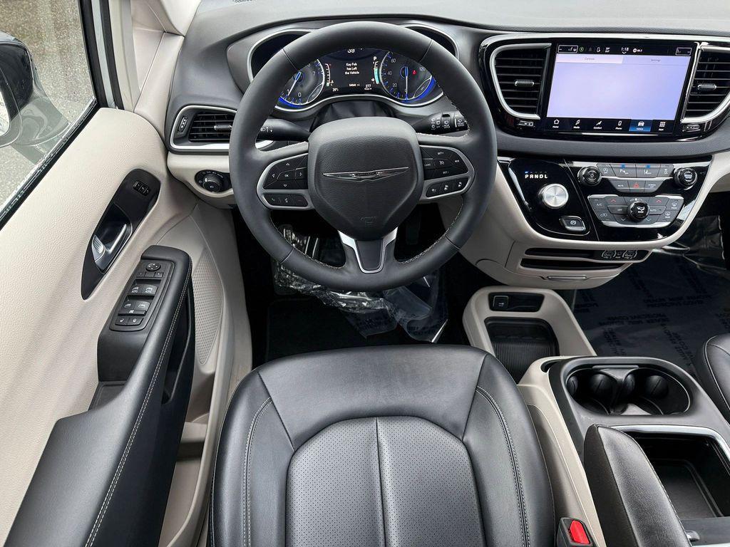 used 2024 Chrysler Pacifica car, priced at $23,749