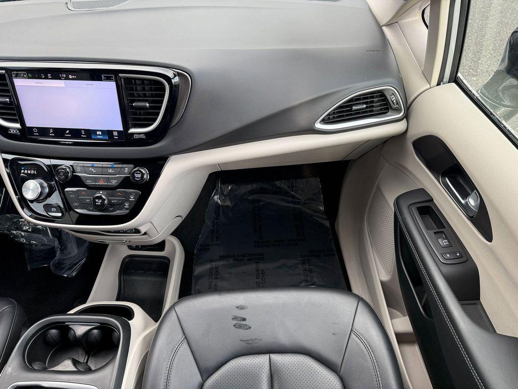 used 2024 Chrysler Pacifica car, priced at $23,749