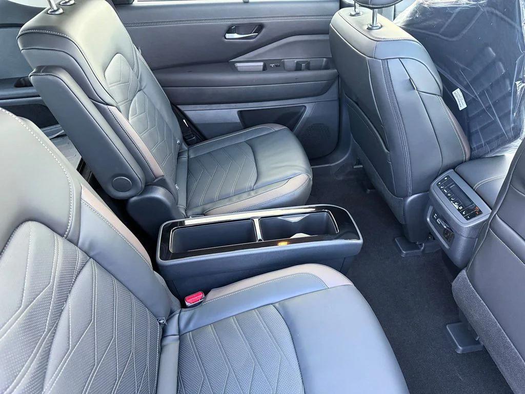 new 2025 Nissan Pathfinder car, priced at $45,349