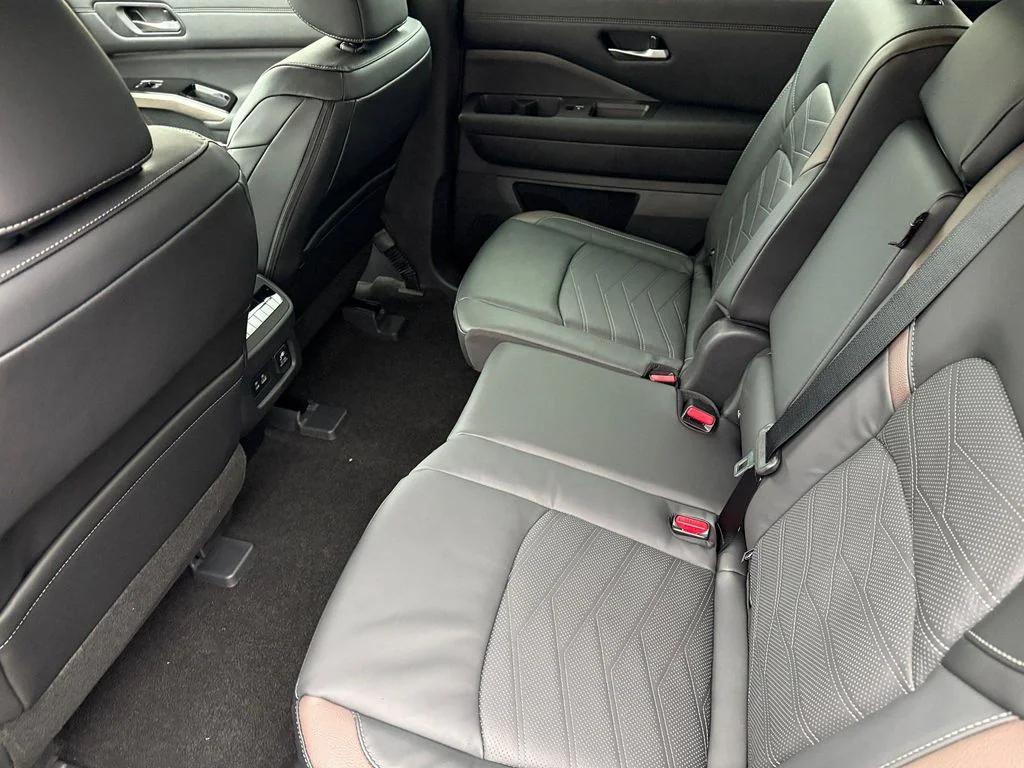 new 2025 Nissan Pathfinder car, priced at $44,032