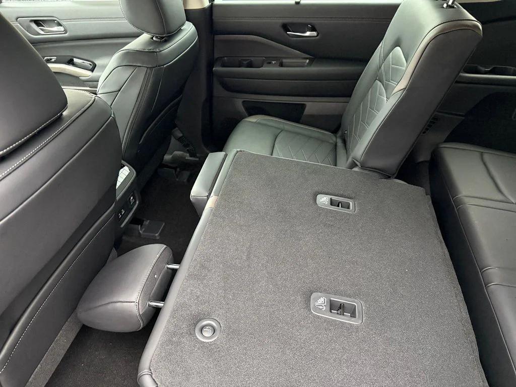 new 2025 Nissan Pathfinder car, priced at $44,032