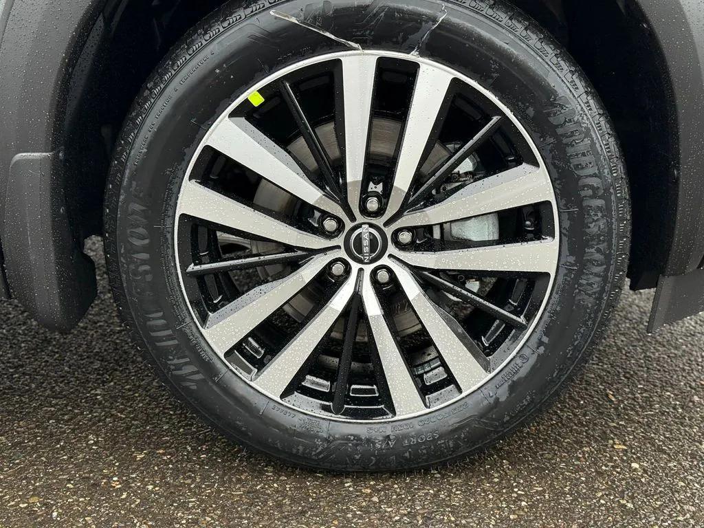 new 2025 Nissan Pathfinder car, priced at $44,032