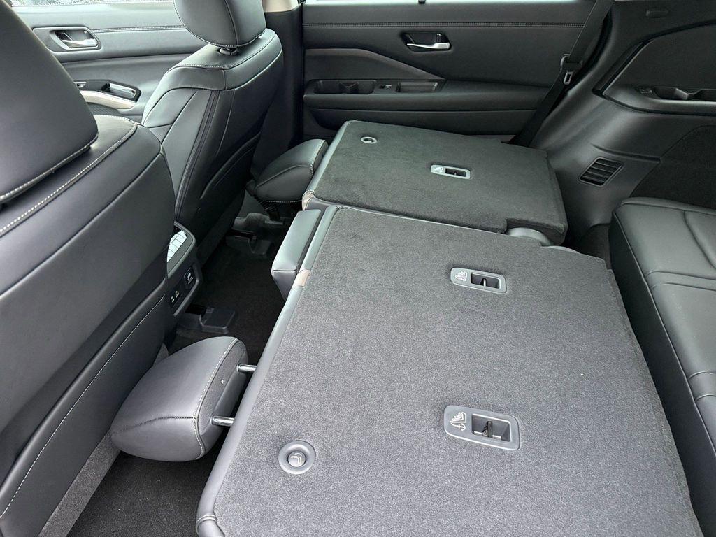 new 2025 Nissan Pathfinder car, priced at $44,032