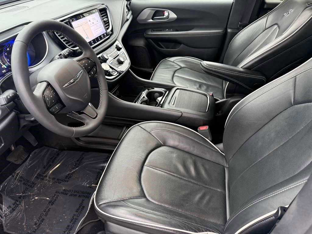 used 2025 Chrysler Pacifica car, priced at $31,999