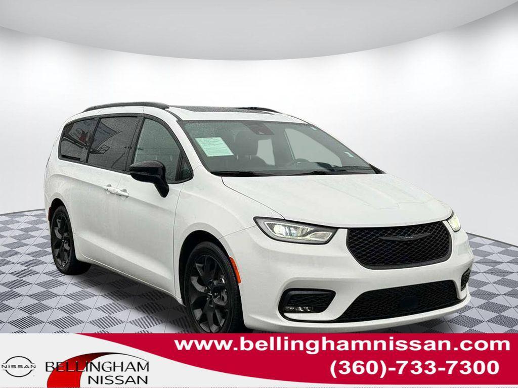 used 2025 Chrysler Pacifica car, priced at $31,999