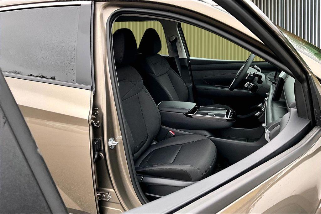 new 2026 Hyundai TUCSON Hybrid car, priced at $31,736